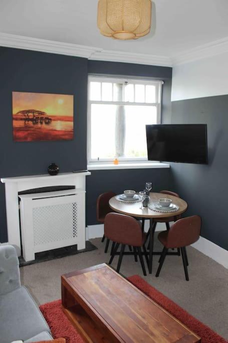Executive Top Floor 1 Bedroom Apartment Aberdeen Exterior photo