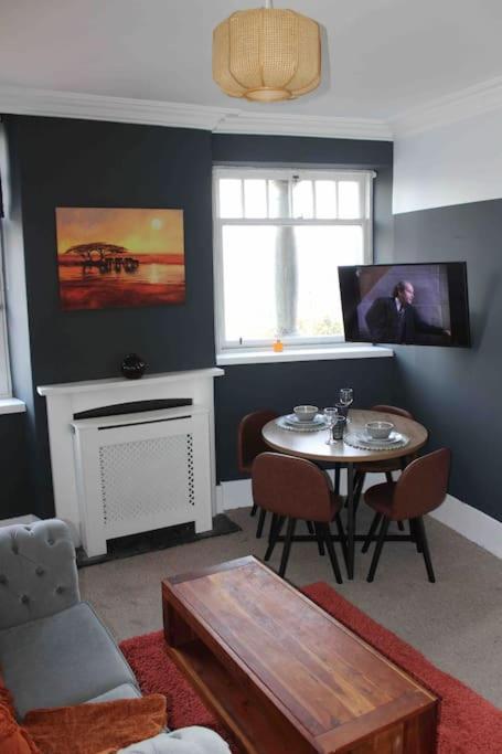 Executive Top Floor 1 Bedroom Apartment Aberdeen Exterior photo